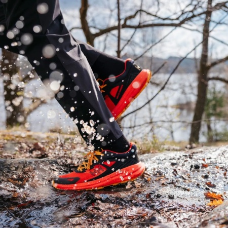 Кроссовки Skyhawk Trail Running HH, цвет Cherry Tomato 9